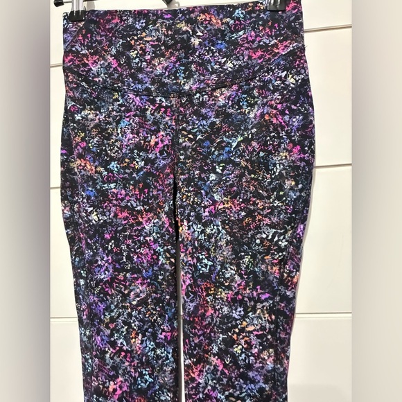 Lululemon Base Pace High-Rise Running Tight 28"
Floral Spray Multi size 6 - Picture 8 of 13